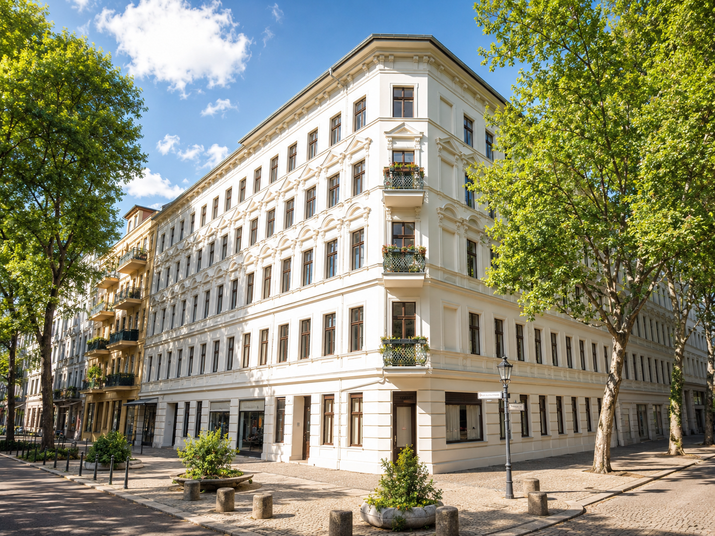 Berliner Gründerzeit-Eckhaus in Charlottenburg — typisches Zinshaus-Profil für Family Offices, Bestandshalter und private Kapitalanleger
